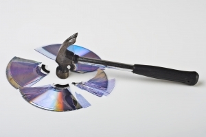 disc-smashed-by-hammer-1-1418171-m.jpg